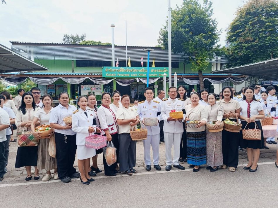 กิจกรรมเนื่องในวันคล้ายวันพระราชสมภพสมเด็จพระนางเจ้าสิริกิติ์ พระบรมราชินีนาถ พระบรมราชชนนีพันปีหลวง ๑๒ สิงหาคม ๒๕๖๙ เมื่อวันพุธที่ ๑๒ สิงหาคม ๒๕๖๙ เวลา ๐๗.๐๐ น. นายทองจันทร์  เหล่าลุมพุก นายกองค์การบริหารส่วนตำบลสมเด็จพร้อมด้วยคณะผู้บริหาร พนักงานส่วนตำบลและพนักงานจ้าง ร่วมกิจกรรมเนื่องในวันคล้ายวันพระราชสมภพสมเด็จพระนางเจ้าสิริกิติ์ พระบรมราชินีนาถ พระบรมราชชนนีพันปีหลวง และวันแม่แห่งชาติ ๑๒ สิงหาคม ๒๕๖๙ ณ ศาลาอเนกประสงค์ (โดม) อำเภอสมเด็จ จังหวัดกาฬสินธุ์ โดยนายวิรัตน์ ราชชารี นายอำเภอสมเด็จ เป็นประธานในพิธี