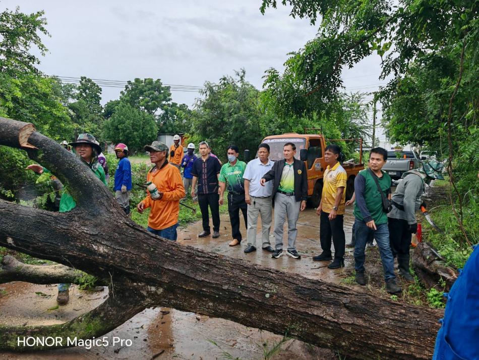 วันที่ 9  กรกฎาคม  2568  คณะผุ้บริหาร  องค์การบริหารส่วนตำบลสมเด็จ  นำโดย นายทองจันทร์  เหล่าลุมพุก  นายก องค์การบริหารส่วนตำบลสมเด็จ ลงพื้นที่ ประสบเหตุวาตะภัย  ในเขตพื้นที่ บ้านหนองกุง หมู่ 8  ตำบลสมเด็จ