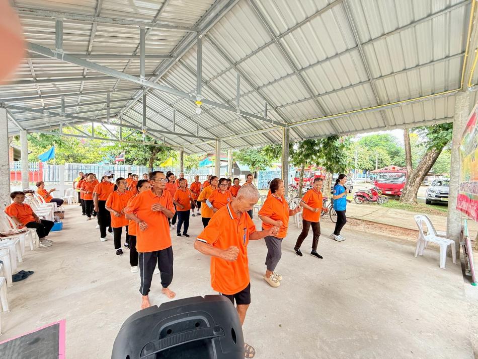วันพุธที่ 27   เดือนสิงหาคม  2568   องค์การบริหารส่วนตำบลสมเด็จ นำโดยนายทองจันทร์  เหล่าลุมพุก  นายกองค์การบริหารส่วนตำบลสมเด็จ เปิดการเรียนการสอนโรงเรียนผู้สูงอายุ  องค์การบริหารส่วนตำบลสมเด็จ  ได้เชิญวิทยากรจากโรงพยาบาลสมเด็จ  มาให้ความรู้ การทำกายภาพบำบัด ให้กับผู้สูงวัย